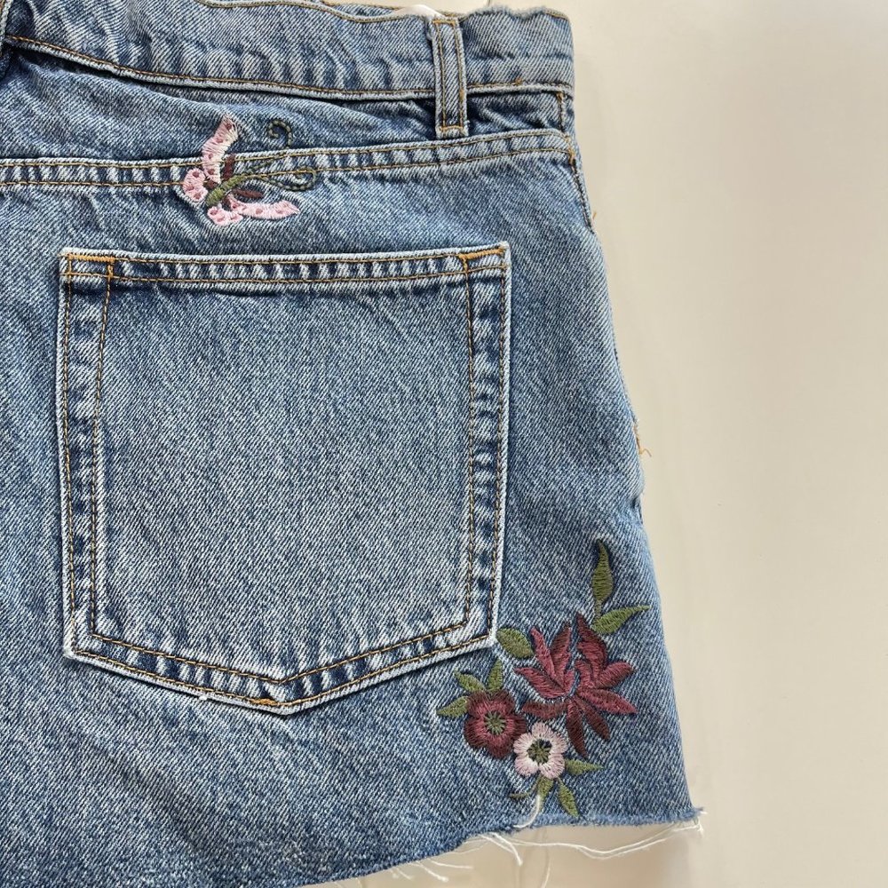 Reformation Charlie High Rise Floral Fauna Embroidery Jean Short Size 30 NWOT - Picture 7 of 14